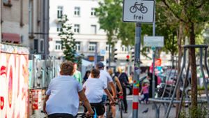 Zwischen Rewe und Burger King am Marienplatz kommen sich Radfahrer und Fußgänger in die Quere. Foto: Lichtgut/Leif Piechowski