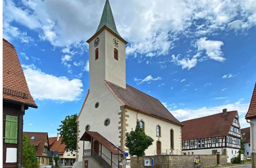 Im neuen alten Glanz erstrahlt die evangelische Kirche im Leonberger Teilort Warmbronn. Foto: privat