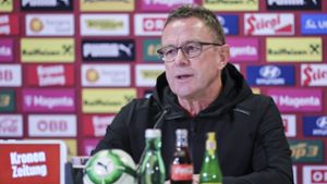 Österreichs Nationaltrainer Ralf Rangnick spricht auf der Pressekonferenz auch über den Bundestrainerposten. Foto: dpa/Christian Charisius