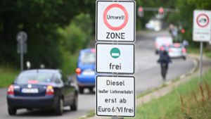 Das Land will strengere Fahrverbote in Stuttgart verhindern. (Archivbild) Foto: dpa/Marijan Murat