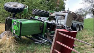 Im Sommer muss die Feuerwehr Mönsheim helfen, einen umgekippten Traktor wieder auf die Räder zu stellen. Foto: Feuerwehr Mönsheim
