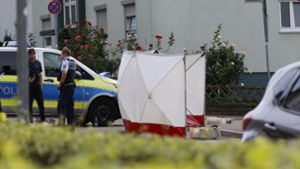 Die Polizei hat den Fundort der Leiche abgeriegelt. Foto: Karsten Schmalz
