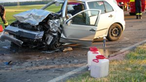 Autos stoßen frontal zusammen – fünf Verletzte
