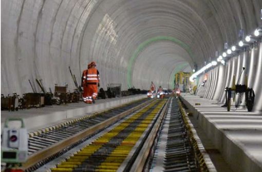 Der am vergangenen Freitag eröffnete Ceneri-Basistunnel ist ein  15 Kilometer langer, zweigleisiger Eisenbahntunnel im Schweizer Kanton Tessin. Er wurde im Zuge des Schweizer Bahnprojekts Neue Eisenbahn-Alpentransversale (NEAT) erstellt und dient dem Gotthard-Basistunnel als südlicher Zubringer. Foto: Wikipedia commons/Bundesamt für Verkehr
