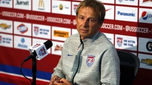 US-Coach Jürgen Klinsmann ist von seinem Sohn Jonathan enttäuscht. Dieser hatte sich auf abfällige Weise zur Nicht-Nominierung Landon Donavans geäußert. Foto: dpa