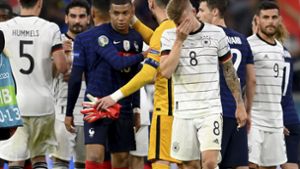 Die deutschen Spieler sind nach dem 0:1 gegen Frankreich bei der EM 2021 enttäuscht. Foto: dpa/Matthias Hangst