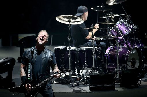 Metallica haben am Donnerstagabend den Fans in Köln kräftig eingeheizt. Foto: dpa