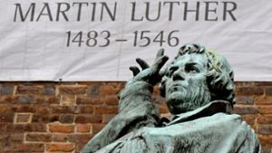 Martin Luther prangerte seinerzeit Missstände in der Katholischen Kirche an. (Archivbild) Foto: dpa/Holger Hollemann