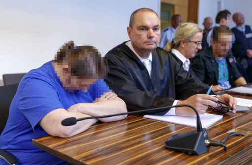 Die Mutter (links) und ihr Lebensgefährte (rechts) müssen lange ins Gefängnis. Foto: Getty Images Europe