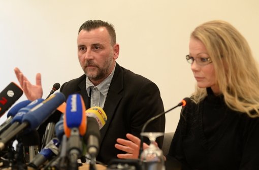 Die Mitorganisatoren der Dresdner Pegida-Märsche, Lutz Bachmann und Kathrin Oertel, bei einer Pressekonferenz am Montag. Foto: dpa
