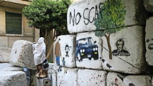 Eine Mauer aus Beton soll Regierungsbauten nahe des Tahrir-Platzes vor Demonstranten schützen Foto: Edition Esefeld & Traub