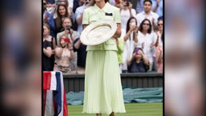 In einem Kleid von Self-Portrait besuchte Prinzessin Kate das Damenfinale in Wimbledon. Foto: imago/i Images