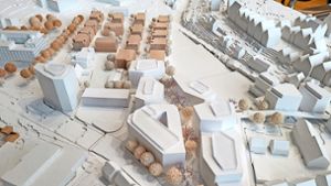 Das Modell des geplanten Postareals steht im Leonberger Rathaus. Foto: Nathalie Mainka