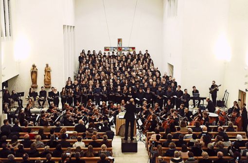 Insgesamt haben 180 Sänger und 50 Instrumentalisten eine sehr eindrucksvolle Leistung geboten. Foto: Werner Kuhnle