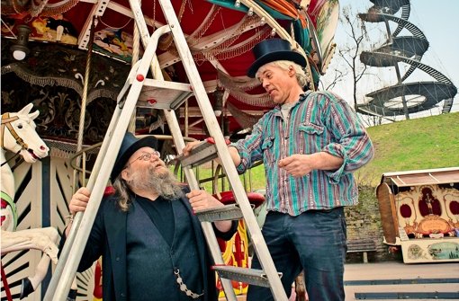 Der Zauberer Doctor Marrax (links) und Jahrmarktdirektor Uwe Kircher am Jahrmarkt Eliszi’s am Killesberg. Foto: Lichtgut/Max Kovalenko