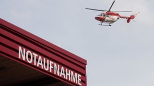 Der Verletzte musste mit einem Hubschrauber in eine Klinik geflogen werden. Foto: dpa
