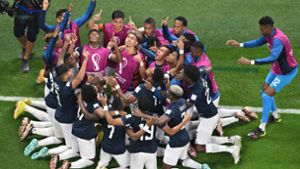 Treffer für Ecuador: Énner Valencia feiert mit seinem Team. Foto: AFP/ANTONIN THUILLIER