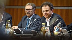 Matthias Knecht (rechts) im Gemeinderat mit dem Ersten Bürgermeister Konrad Seigfried   Foto: factum/Simon Granville