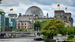 Im Reichstagsgebäude arbeitet unter anderem der Chef der Bundestagsverwaltung, Wolfgang Schäuble. Das Referat PM3 ist in der Verwaltung für die Parteifinanzen zuständig. Foto: Imago/Eibner