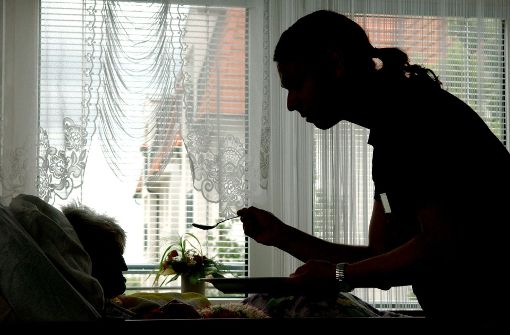 In einem Ludwigsburger Pflegeheim soll eine Bewohnerin misshandelt worden sein – sagt die Tochter der Frau. Sie hat Strafanzeige erstattet. Foto: dpa