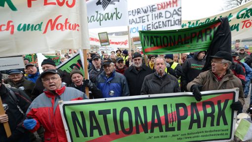 Der Nationalpark hat die Menschen gespalten – hier eine Demonstration der Gegner im November 2013. Foto: dpa/Franziska Kraufmann