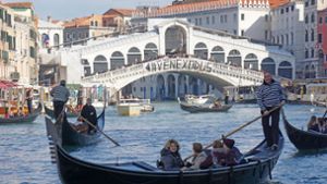 „Venexodus“: Bewohner der Lagunenstadt protestieren damit gegen die zunehmende Zahl von Touristen, die Venedig besuchen. Foto: ANSA