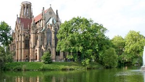 Bei Flaneuren beliebt: Der Feuersee mit der Johanneskirche. Foto: Müth