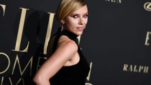 Scarlett Johansson zeigte sich, wie viele andere, beim „Women in Hollywood“-Event der „Elle“ ganz in Schwarz. Foto: AFP/Valerie Macon