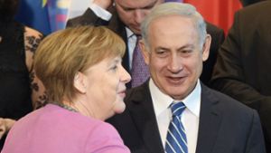 Bundeskanzlerin Angela Merkel (CDU) und Israels Ministerpräsident Benjamin Netanjahu stehen 2016 im Rahmen der Deutsch-Israelischen Regierungskonsultationen im Bundeskanzleramt. Foto: dpa