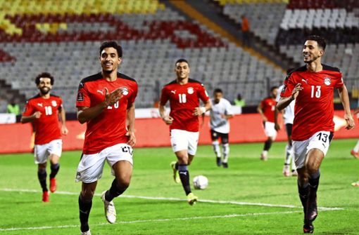 Der Ägypter Omar Marmoush vom VfB Stuttgart (zweiter von links) freut sich auf den Afrika-Cup. Foto: imago images/Xinhua/Mohamed Asad via www.imago-images.de