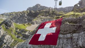 Die Schweiz als Urlaubsland ist für viele Gäste fast unerschwinglich. Nun schwächelt der Franken und die Unternehmer im Land sind zufrieden. Foto: dpa