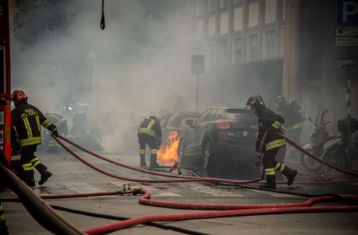 Die Polizei ist nach einer Explosion in Mailand im Einsatz. Foto: dpa/Claudio Furlan