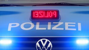 Der Vorfall hatte einen großen Polizeieinsatz ausgelöst. Auch Beamte der Hundestaffel waren am Tatort. Foto: dpa/Roland Weihrauch