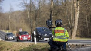 Auch in diesem Jahr gibt es bundesweit wieder vermehrt Geschwindigkeitskontrolle der Polizei. (Archivbild) Foto: IMAGO/HMB-Media/IMAGO/Heiko Becker
