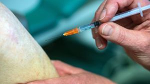 Die baden-württembergische Landesregierung plant erste Erleichterungen für Menschen mit einem vollständigen Impfschutz. (Symbolbild) Foto: dpa/Sina Schuldt