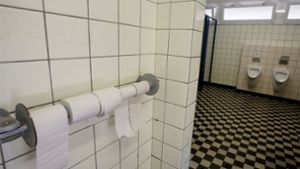 Die Schultoilette wird hoffentlich zum Schulstart ins Hygienekonzept miteinbezogen. Foto: dpa/Roland Weihrauch
