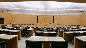 Wer  aus dem Wahlkreis Stuttgart IV wird im Plenarsaal Platz nehmen? Es gibt zwei Favoriten. Foto: AFP/Thomas Kienzle