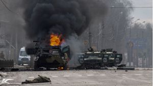Nach Straßenkämpfen in Charkiw: Bilder zeigen, dass die heftigen Angriffe Russlands  weitergehen. Foto: AP/dpa/Marienko Andrew