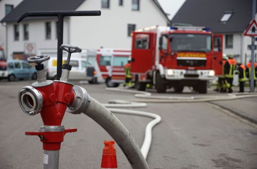 Neben der Feuerwehr Unterensingen waren  auch die Einsatzkräfte aus Oberboihingen, Köngen und Wendlingen im Einsatz. Foto: SDMG