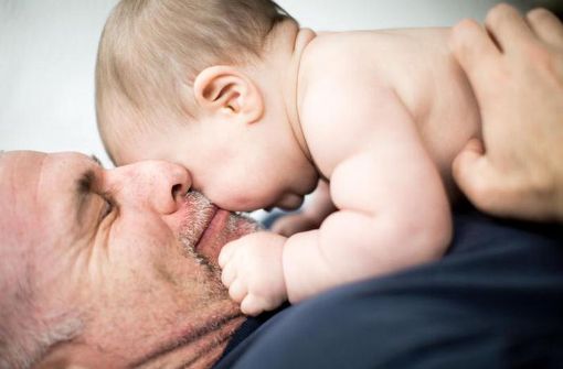 Ein älterer Väter kann auch von Vorteil sein. Foto: www.mauritius-images.com