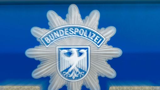 Die Bundespolizei ermittelt. (Symbolbild) Foto: dpa/Matthias Rietschel