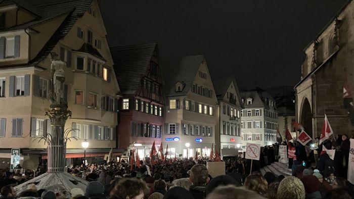 Nach Correctiv-Recherche: In Tübingen demonstrieren rund 1500 Menschen gegen die AfD