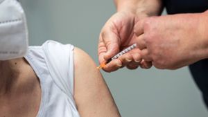 Viele Menschen sind im Hinblick auf die Impfungen gegen das Coronavirus verunsichert. Foto: dpa/Sina Schuldt