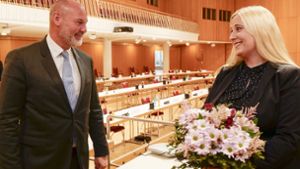 Vor zwei Jahren bei der Amtseinführung hatten  Martin Georg Cohn und Josefa Schmid noch gelächelt. Foto: Simon Granville