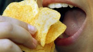 Was steckt hinter plötzlichem Heißhunger auf Chips und Co.? Foto: dpa/dpaweb