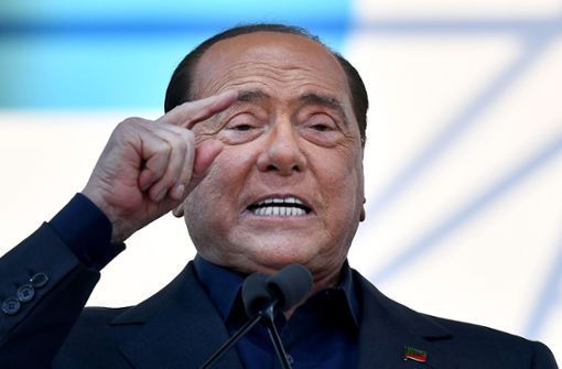 Silvio Berlusconi wurde positiv auf das Coronavirus getestet. Foto: AFP/TIZIANA FABI