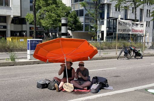 Auf der Bundesstraße aßen und musizierten die Demonstranten gemeinsam. Foto: 7aktuell.de/Andreas Werner/7aktuell.de | Andreas Werner