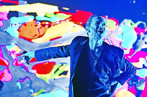 Beweglich wie eh und je: der Depeche-Mode-Sänger Dave Gahan beim Konzert in der Schleyerhalle Foto: Lichtgut - Oliver Willikonsky
