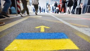 Die Farben der Ukraine zur besseren Orientierung im Hauptbahnhof Foto: Lichtgut/Max Kovalenko