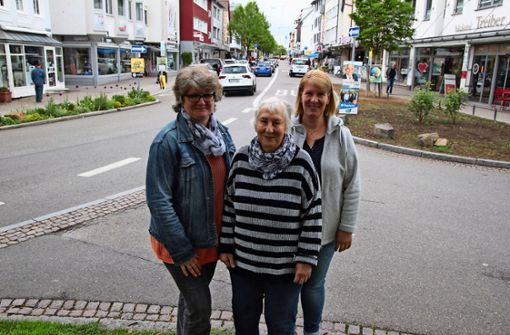 Können sich die Epplestraße als Boulevard oder Shared-Space nur schwer vorstellen: Petra Gohl-Kümpfbeck, Margret Palme und Corinna Lombacher (von links). Foto: Ralf Recklies